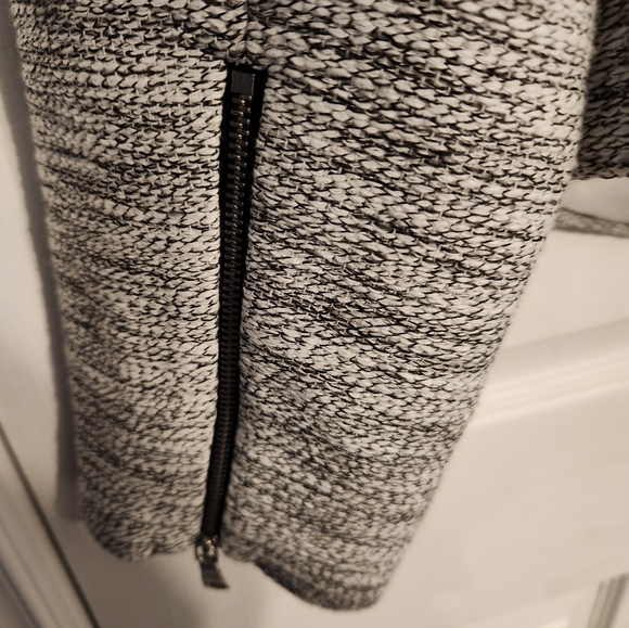 Jacket with Zippered Pockets - Picture 7 of 9